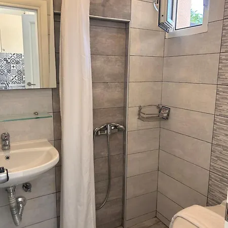 Theramvos Superior Guest house